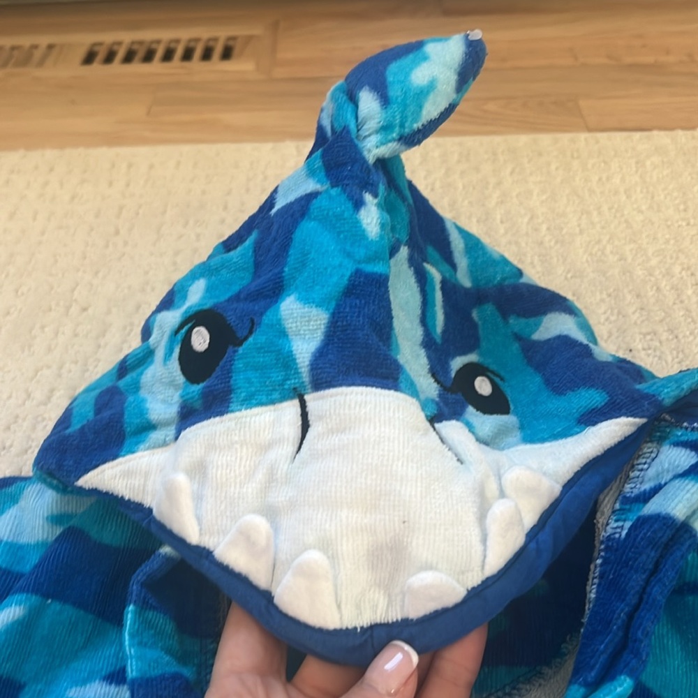 Camo blue shark robe for toddler boy size 5/6 - Picture 3 of 6